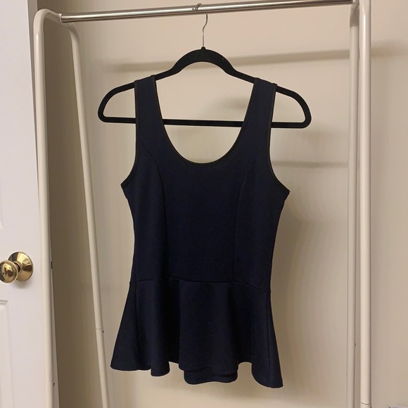 Sleeveless peplum top - Picture 2 of 3